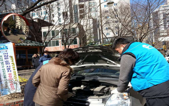 구로구가 이달부터 오는 10월까지 매월 둘째, 넷째 주 화요일에 '찾아가는 자동차 배출가스 무료점검 및 경정비 서비스'를 실시한다.    구로구 제공